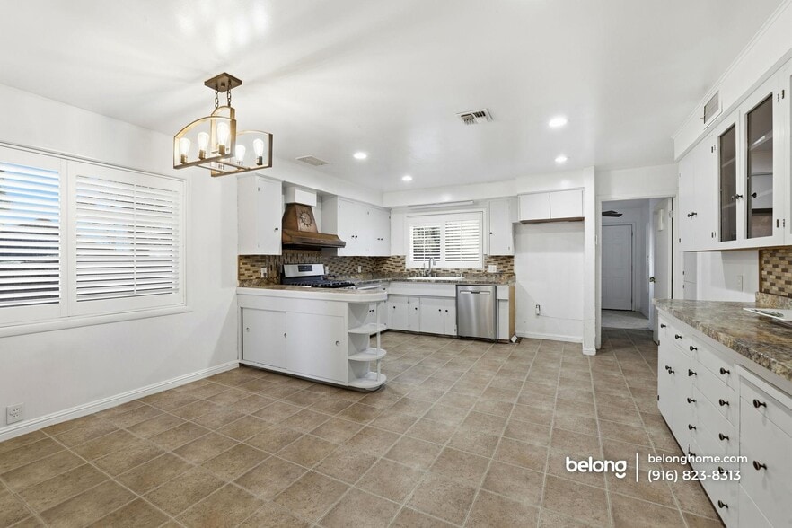 Building Photo - 9623 Adams St