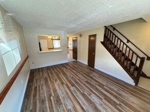 Building Photo - 975 Meriden Rd