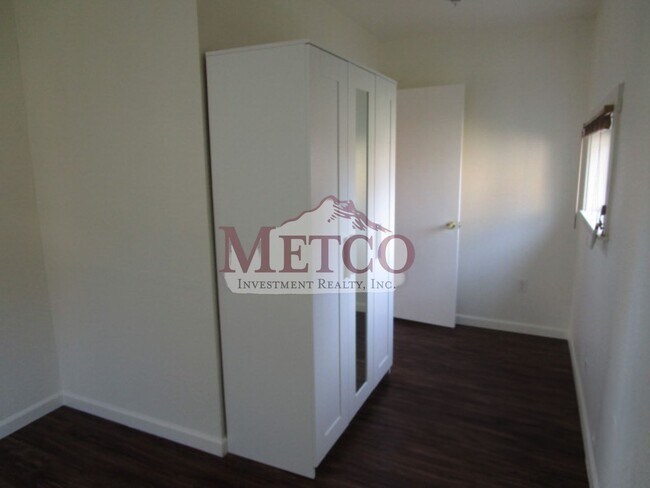 Building Photo - 15401