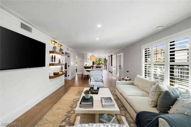 Building Photo - 3135 Riviera Dr