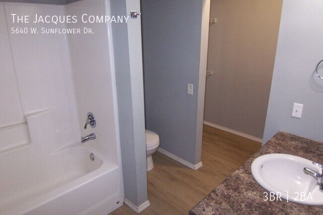 Building Photo - 5640 W Sunflower Dr