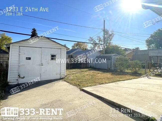 Building Photo - Check Out This Spacious Home in North KC!