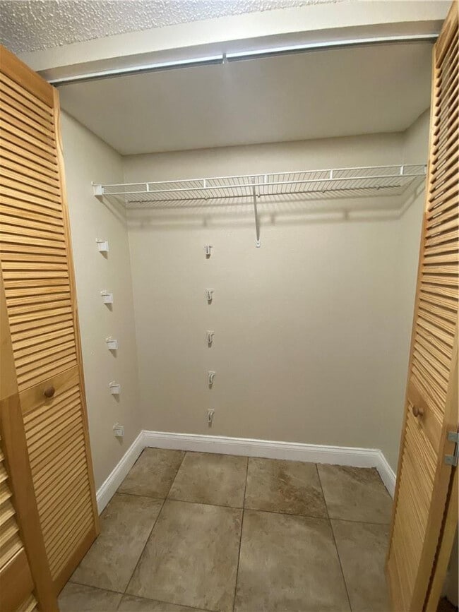 Building Photo - 4235 N University Dr