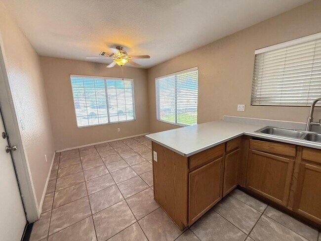 Building Photo - 3623 W Villa Linda Dr