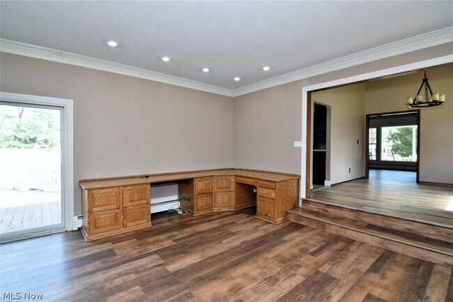 Building Photo - 381 Hickory Hill Rd