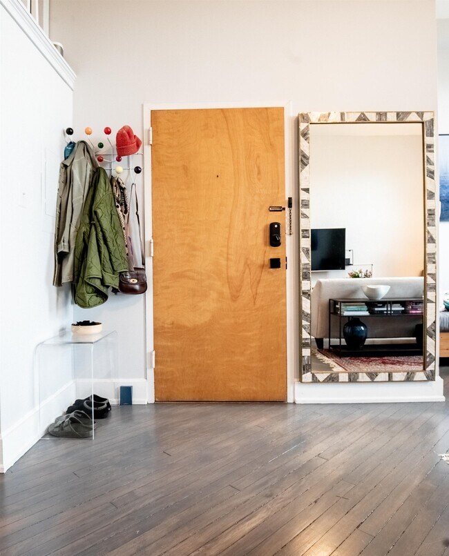 Building Photo - 154 Ogden Ave.