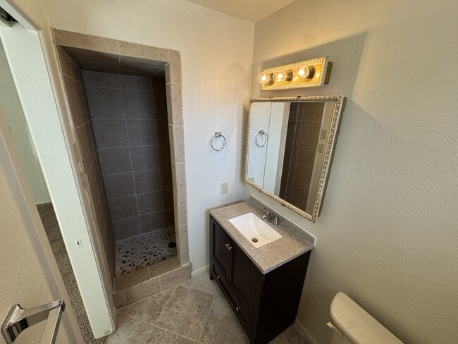 Building Photo - 2201 Barnett Dr