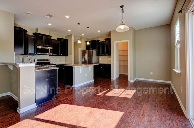 Building Photo - 16125 Hammersmith Farm Dr