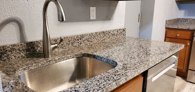 Building Photo - 260 Gross St