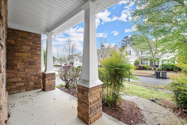 Building Photo - 5 Bedroom in Buford. Great School