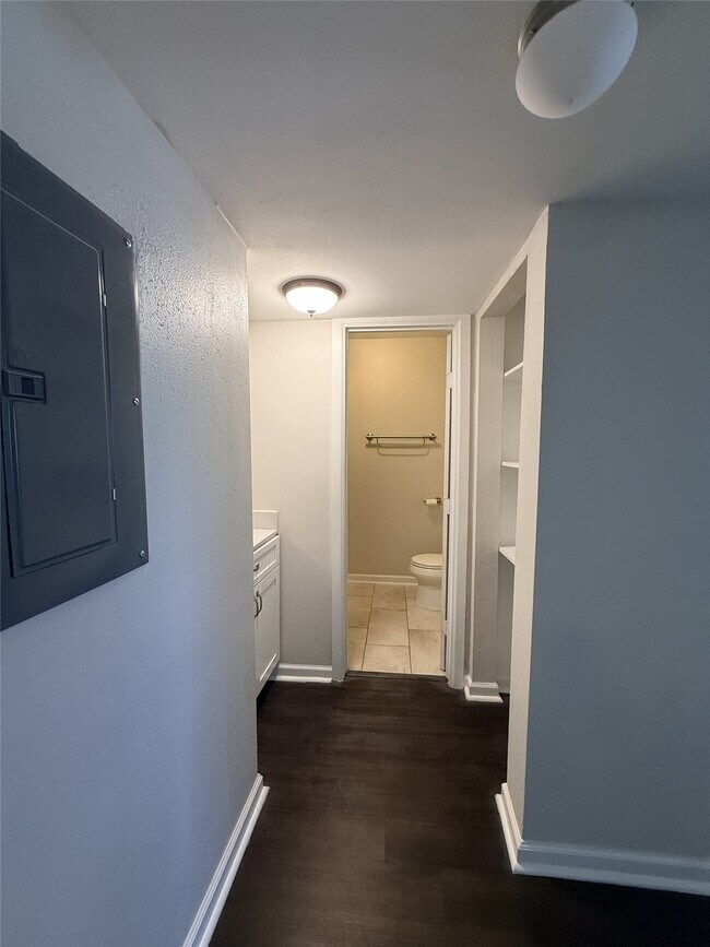 Building Photo - 1824 Thonig Rd