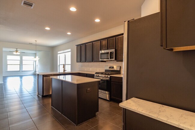 Building Photo - 909 Durness Dr