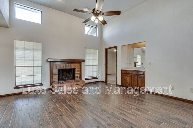 Building Photo - 7713 Doris Dr