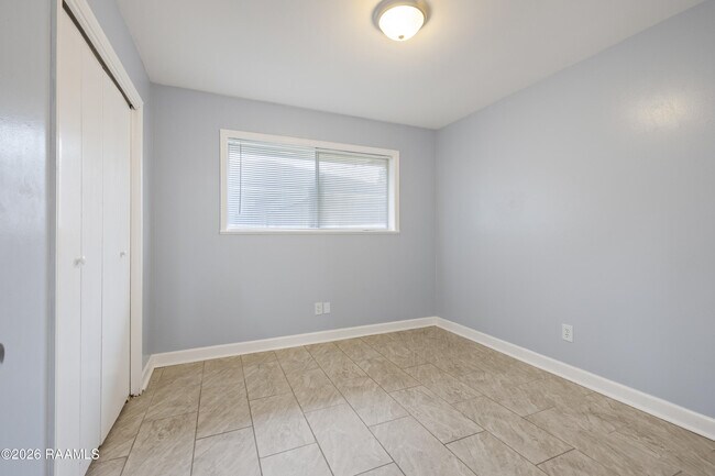 Building Photo - 119 Gordon Crockett Dr