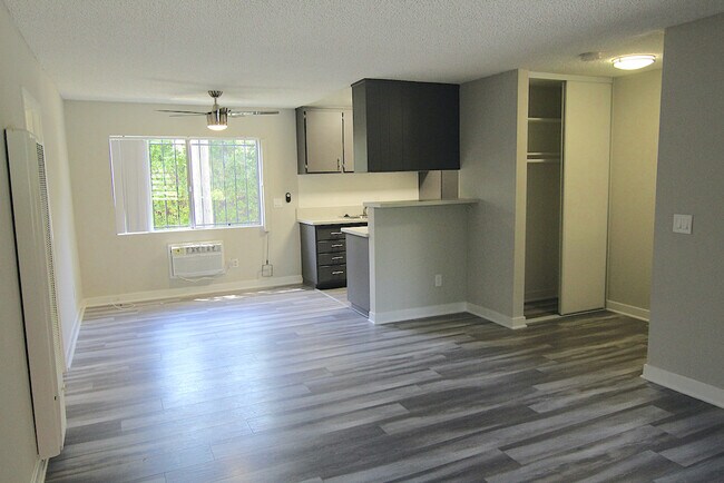 Building Photo - 10600 Victory Blvd