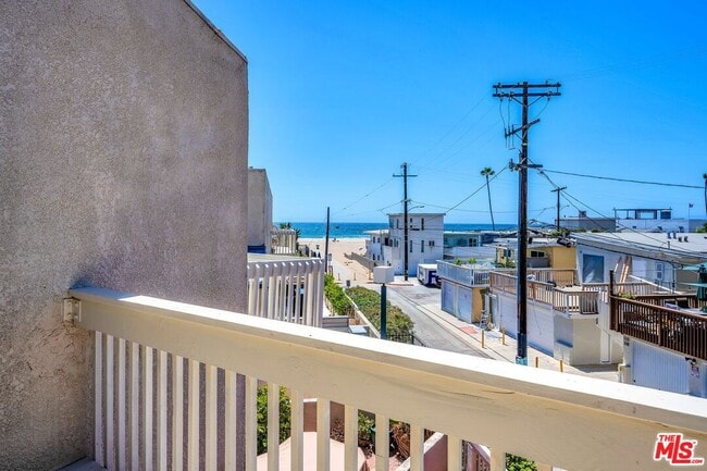 Building Photo - 7301 Vista Del Mar