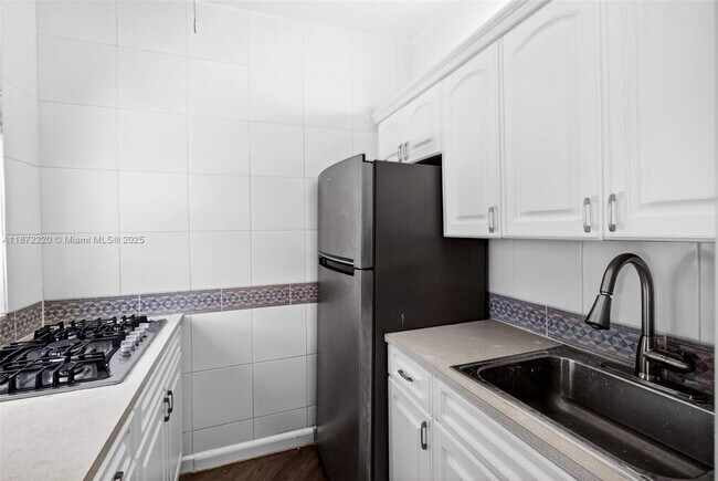 Building Photo - 215 30th St