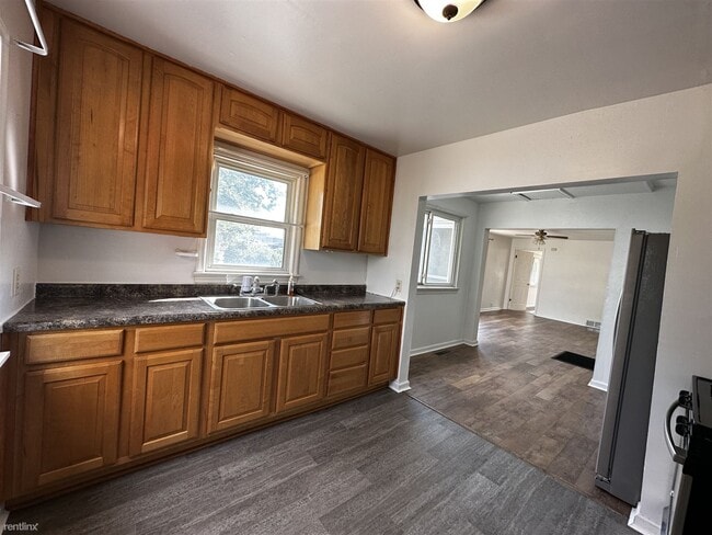 Building Photo - 2 br, 1 bath House - 2710 West Rapid Street