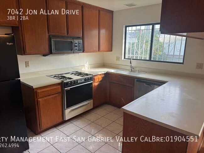 Building Photo - 7042 Jon Allan Dr