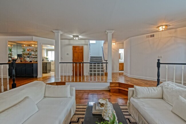 Building Photo - CHARMING & SPACIOUS, 5BR3.5BA HOME W/ PRIVATE YARD, BALCONY & SPRAWLING LIVING SPACE NEXT TO SAND...