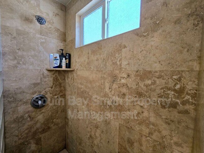 Building Photo - 320 Hermosa Ave