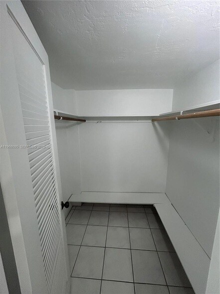 Building Photo - 2851 Leonard Dr