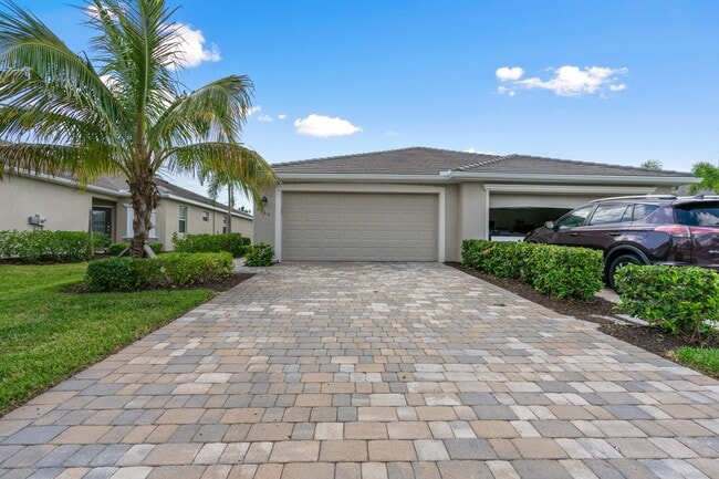 Primary Photo - 4244 Lemongrass Dr