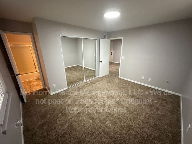 Building Photo - 812 E Walnut St