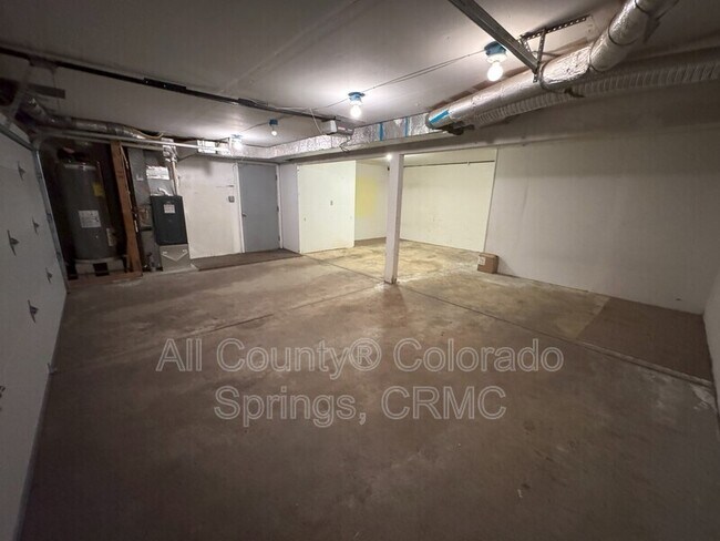 Building Photo - 931 Kings Crown Rd