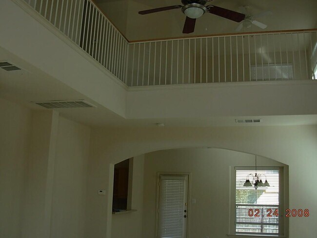 Building Photo - 8700 Dulcet Dr