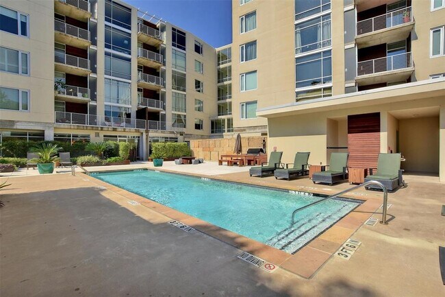 Building Photo - 210 Lee Barton Dr