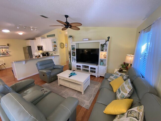 Building Photo - Location, Location, Location - ANNUAL LEASE in the Village of Belvedere