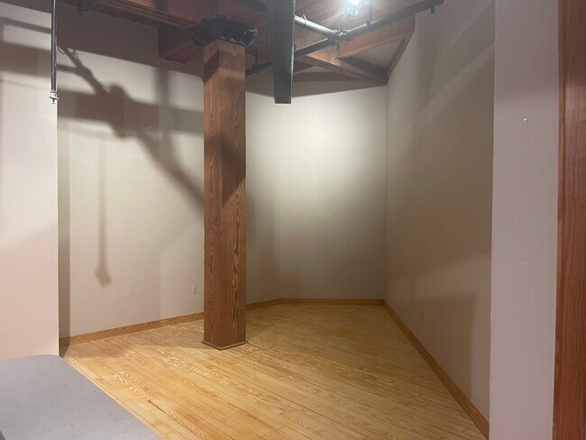 Building Photo - 230 W Tazewell St