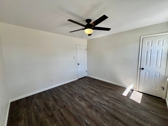 Building Photo - Charming Home in Ocean Lakes Community