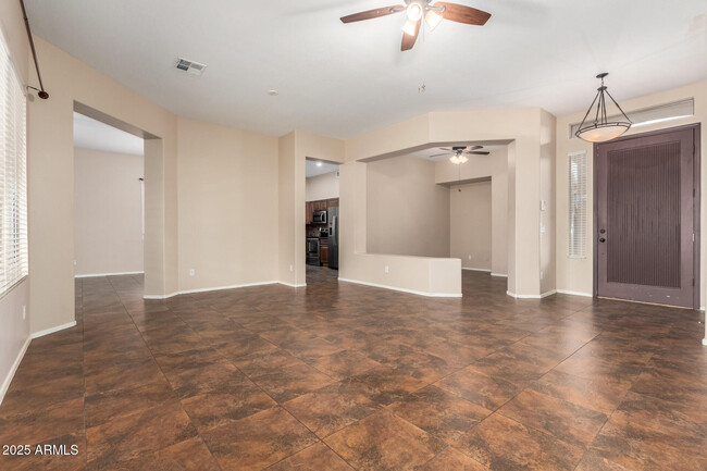 Building Photo - 6923 W Lone Cactus Dr