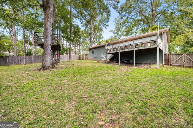 Building Photo - 2076 Lake Ridge Terrace