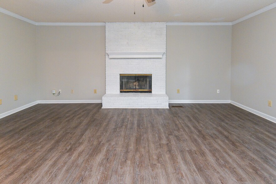 Building Photo - 157 Greenwood Dr