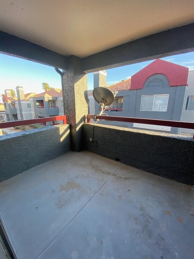 Building Photo - CUTE REMODELED ONE BEDROOM UNIT IN GATED C...