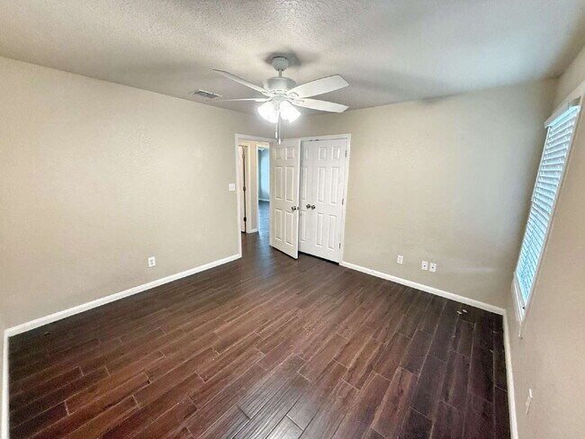 Building Photo - Peaceful 1-Acre Country Living with Easy City Access