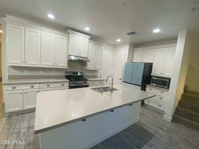 Building Photo - 4708 E Daley Ln