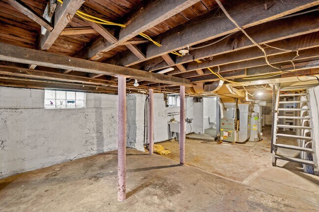 Building Photo - Beautiful 3 bedroom home in Coraopolis available June 1!