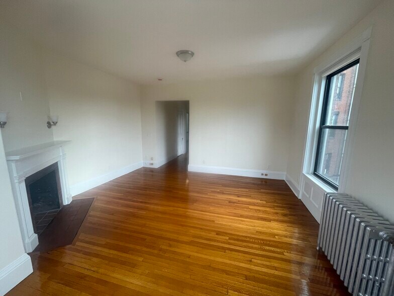 Building Photo - 504 Beacon St