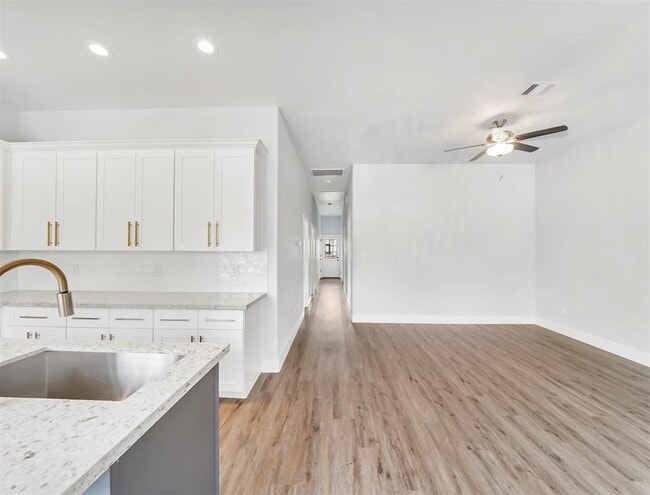 Building Photo - 4818 Paula St