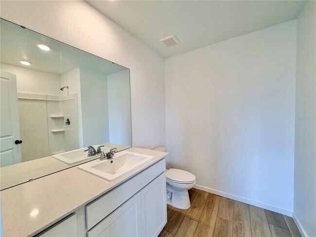 Building Photo - 842 Lynx St