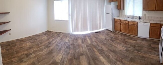 Building Photo - Sparks 3 bed 2 bath 2 car garage home located near The Marina For Rent