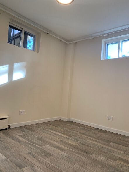 Building Photo - 614 Valley Ave