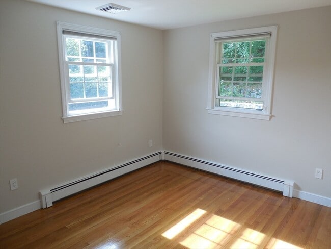 Building Photo - 166 Totten Pond Rd