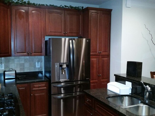 Building Photo - Potomac Club Condo