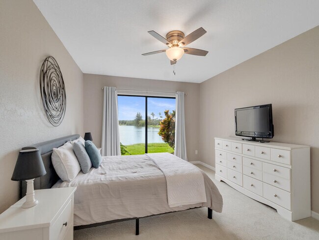 Building Photo - 3206 S Lakeview Cir