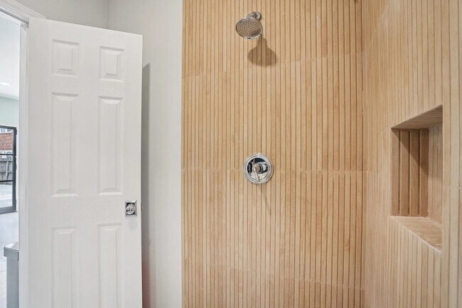 Building Photo - 1410 Elliott St